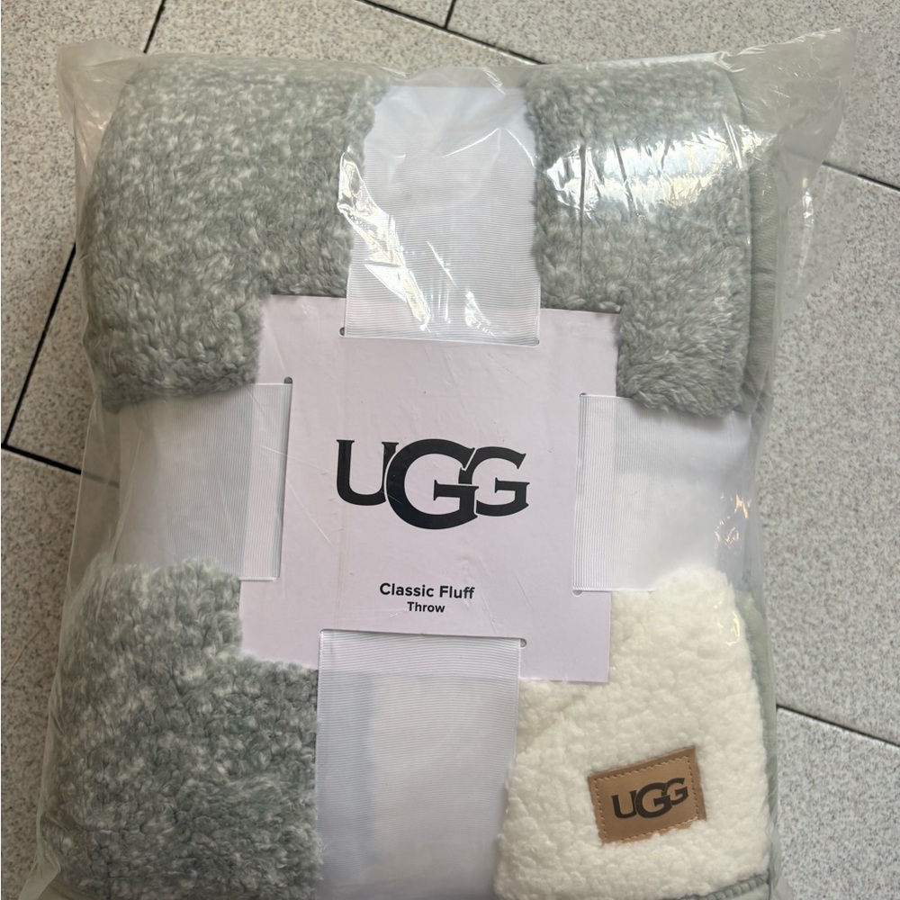UGG Classic Fluff Throw in Mint Green and Ivory - Picture 4 of 5
